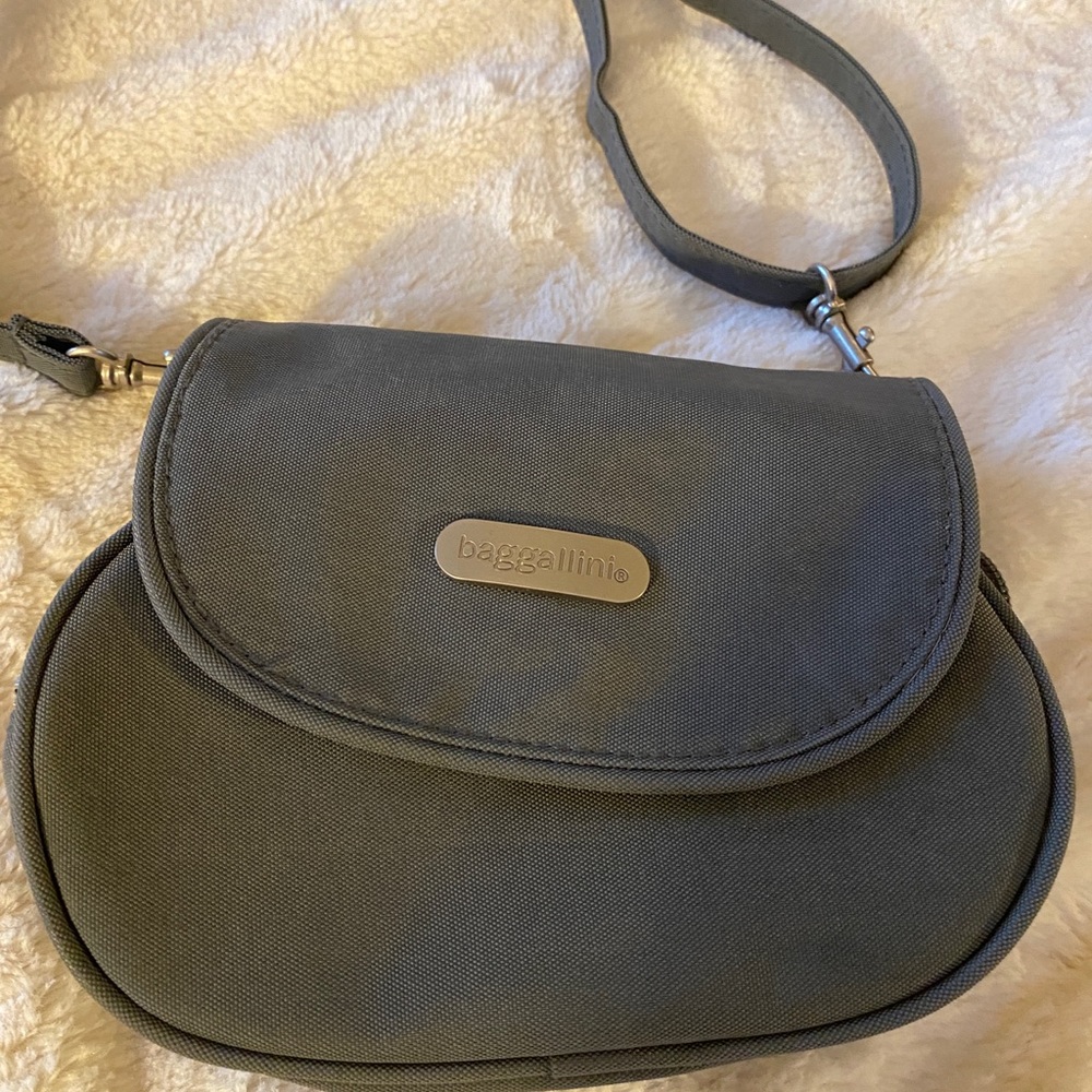 Baggallini small cross body versus belt bag